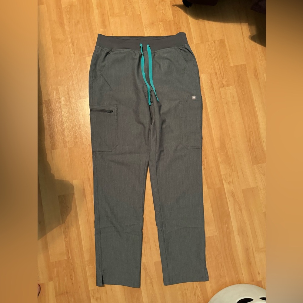 Figs Scrub Pant

Size: Small Yola scrub skinny 

Worn once 

Excellent condition